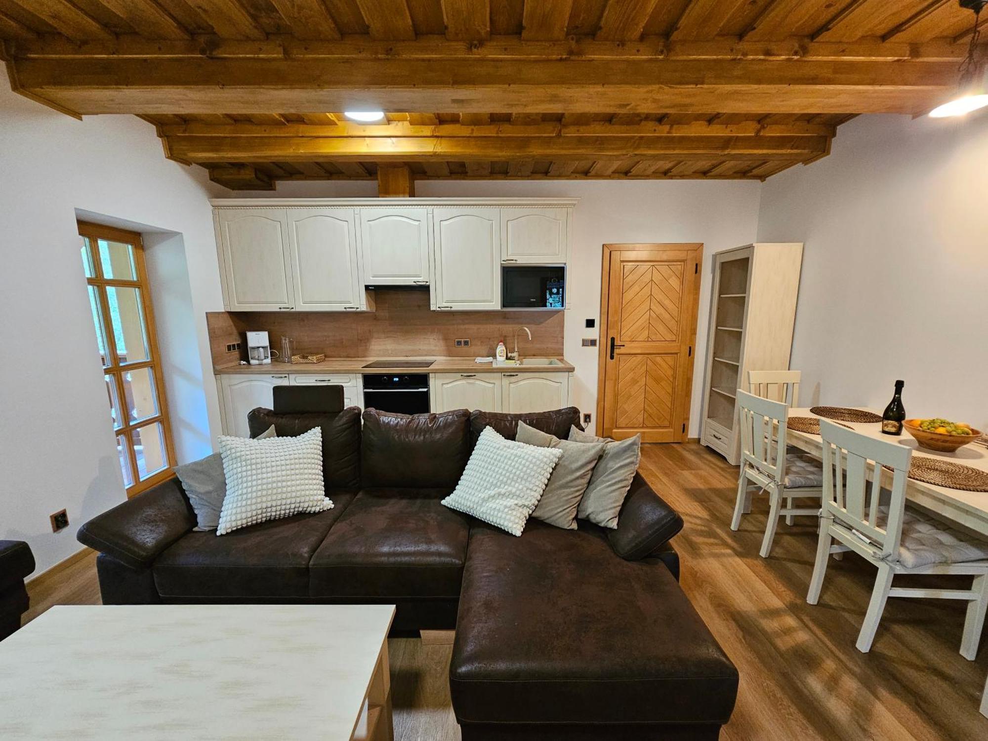 Apartmany Jezerne Velké Karlovice Cameră foto