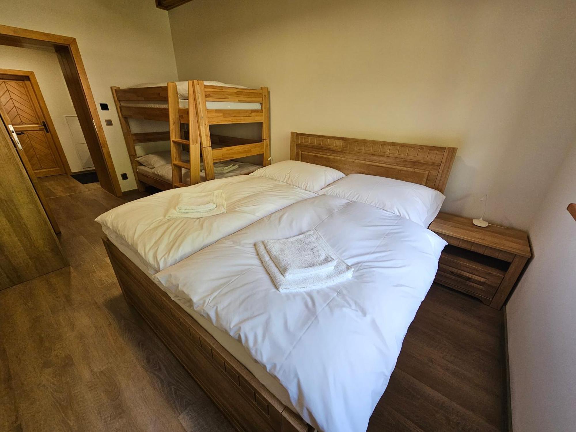 Apartmany Jezerne Velké Karlovice Cameră foto